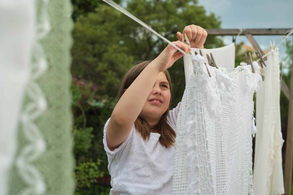 Quali sono i mezzi per incoraggiare l'autonomia e la responsabilizzazione negli adolescenti?
