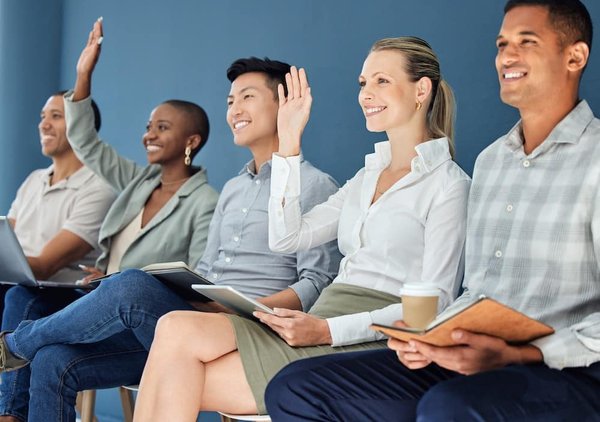 In che modo gli strumenti digitali possono promuovere la partecipazione civica nella politica?